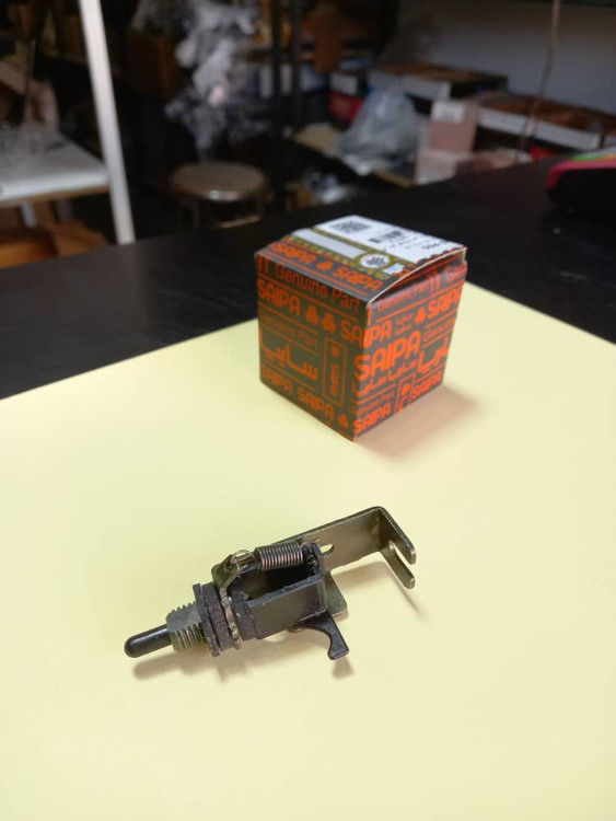 زبانه درب باک